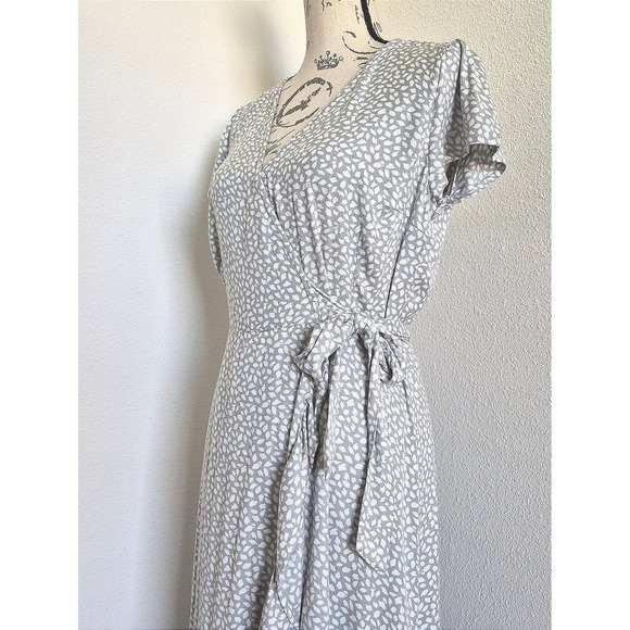 Abercrombie & Fitch Midi Ruffle Wrap Dress size S grey white summer romantic - Picture 12 of 14